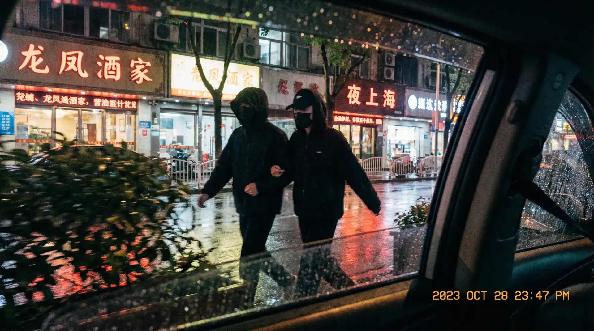 Bet365官网 - 顶流明星深夜密会现场抓拍照片